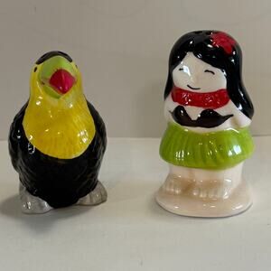 Ceramic Hula Girl Toucan Salt Pepper Shakers Tropical Hawaiian Kitsch Figurines